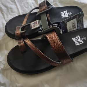 Women's MUK LUKS size 9